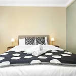 Central Chatswood 2-Level Garden View & 3B2B