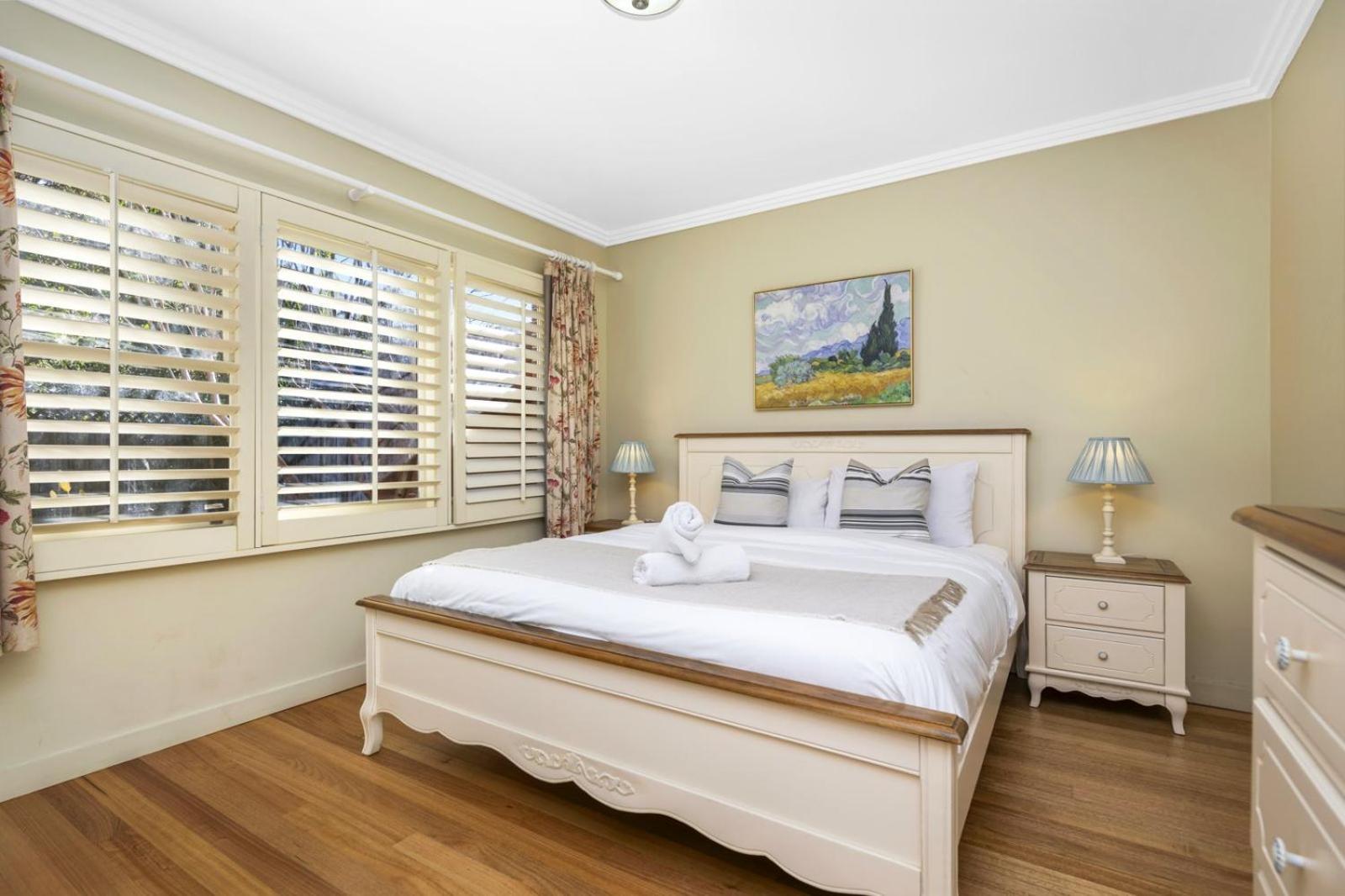 Chatswood 2-level Garden View & 3b2b Apartment